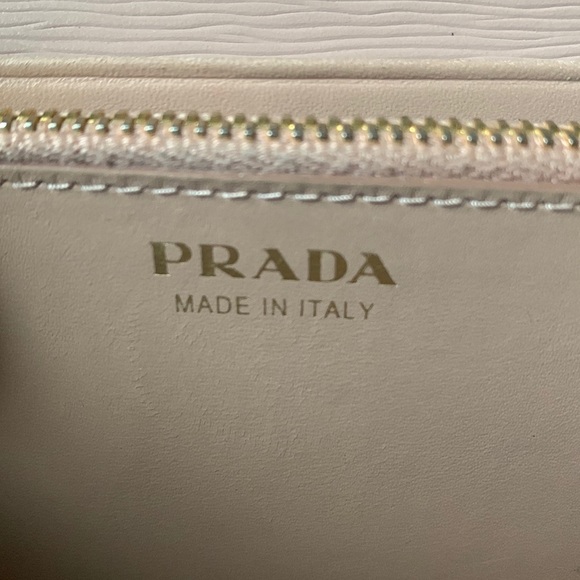 Authentic Prada Saffiano Long bifold flap wallet Blush/nude color. - Picture 8 of 13